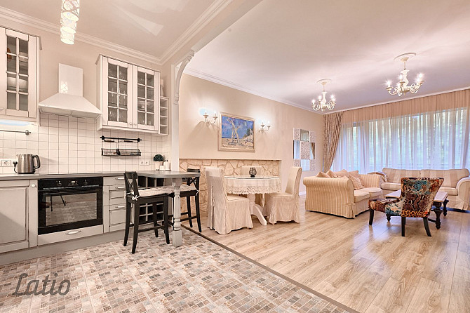 Pārdod 2-istabu dzīvokli Bulduros, Jūrmalā  tikai 200 m no jūras!
Piedāvājumā funkcionāls Jūrmala - foto 2