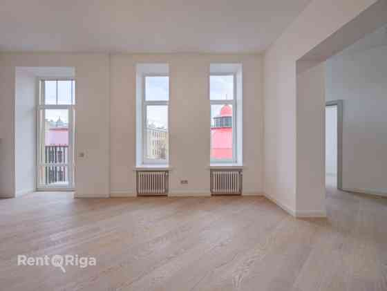 Элегантные апартаменты с балконом, выходящим во двор!  В отреставрированном Рига