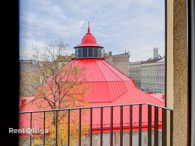 Элегантные апартаменты с балконом, выходящим во двор!  В отреставрированном Рига - изображение 1