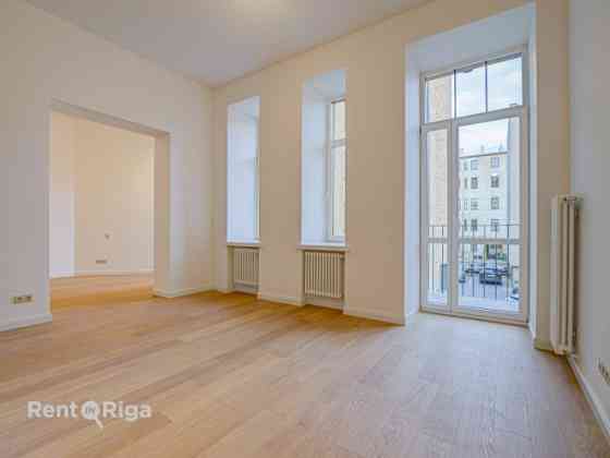 Элегантные апартаменты с балконом, выходящим во двор!  В отреставрированном Rīga