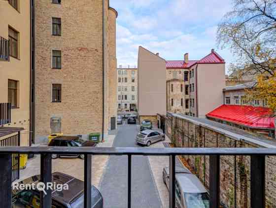 Элегантные апартаменты с балконом, выходящим во двор!  В отреставрированном Рига