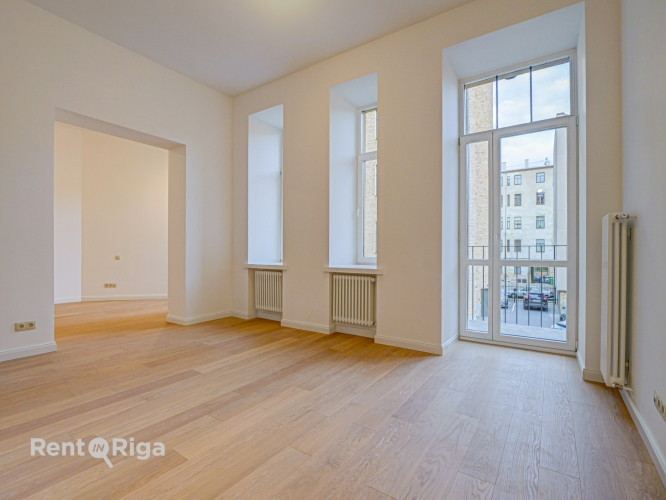 Элегантные апартаменты с балконом, выходящим во двор!  В отреставрированном Рига - изображение 1