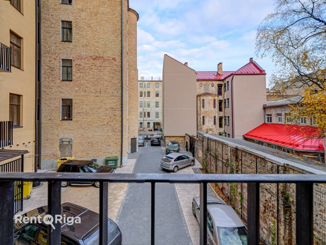 Элегантные апартаменты с балконом, выходящим во двор!  В отреставрированном Рига - изображение 3