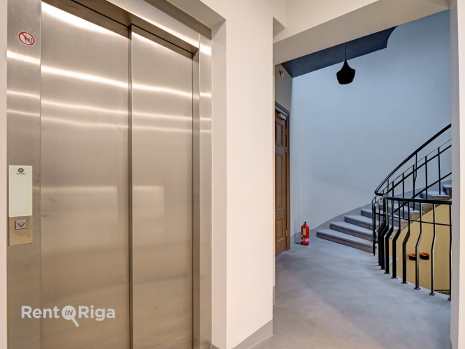 Квартира с элегантными высокими потолками!  В отреставрированном историческом Рига - изображение 9