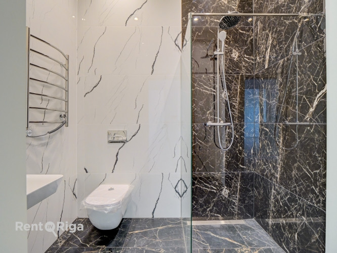 Квартира с элегантными историческими потолками и камином!  В отреставрированном Рига - изображение 7