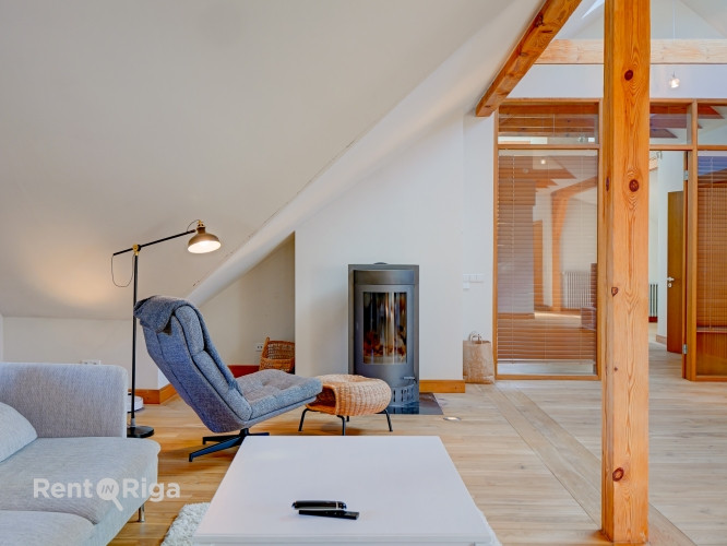 Klusums un miers, bet pilsētas enerģija aiz loga.  Ilgtermiņa īrei tiek piedāvāts 3 Rīga - foto 16