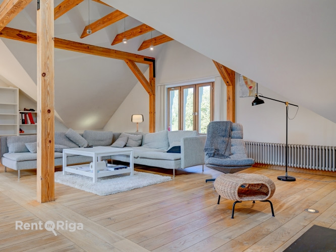 Klusums un miers, bet pilsētas enerģija aiz loga.  Ilgtermiņa īrei tiek piedāvāts 3 Rīga - foto 11