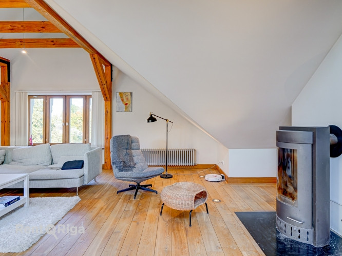 Klusums un miers, bet pilsētas enerģija aiz loga.  Ilgtermiņa īrei tiek piedāvāts 3 Rīga - foto 9