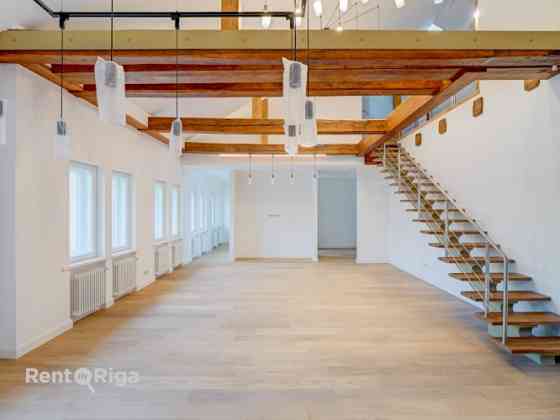 Эксклюзивная 4-комнатная мансардная квартира в центре Риги!  В Рига