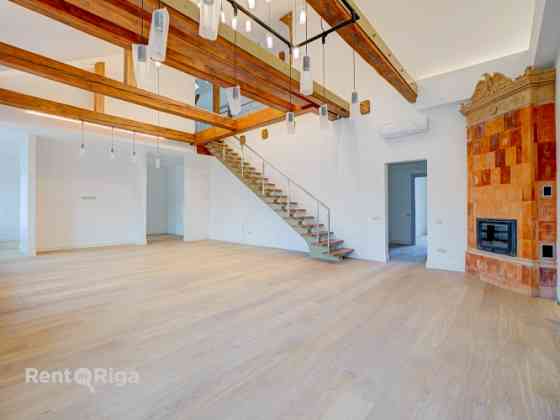 Эксклюзивная 4-комнатная мансардная квартира в центре Риги!  В Рига