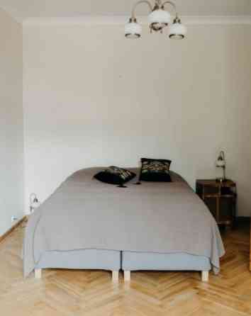 Красивая и просторная 3-комнатная квартира в тихом центре Риги.  Светлая Rīga