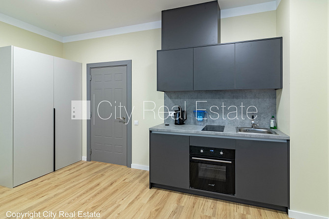 Fasādes māja, renovēta māja, labiekārtota apzaļumota teritorija, ir lifts, kāpņu telpa pēc Rīga - foto 20