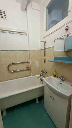 Сдаётся тёплая, солнечная и просторная двухкомнатная квартира в хорошем состоянии. Комнаты... Rīga - foto 7