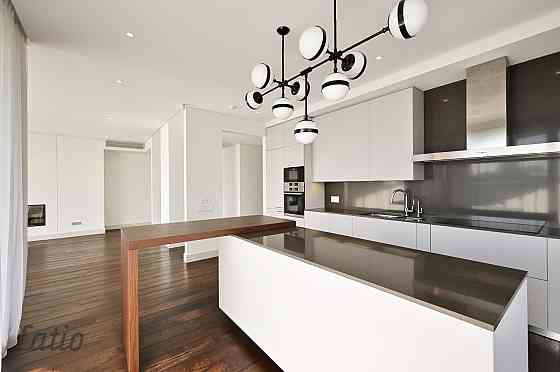 Tirgū nonācis patiesi izsmalcināts un unikāls īpašums vienā no pieprasītākajiem Rīgas dzīvojamajiem  Рига