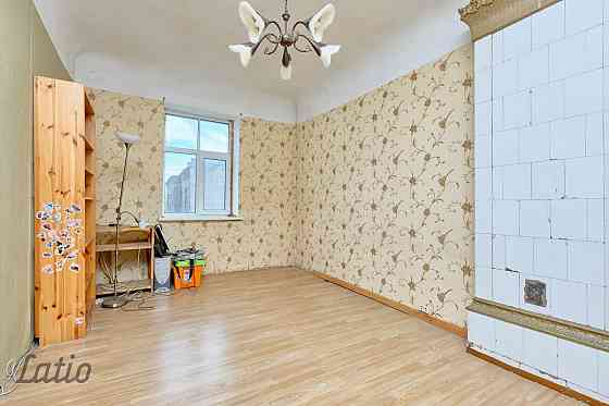 Pārdod 2-istabu dzīvokli Rīgas vēsturiskajā centrā, Ģertrūdes ielā . Dzīvoklis atrodas ēkas 5.stāvā, Rīga