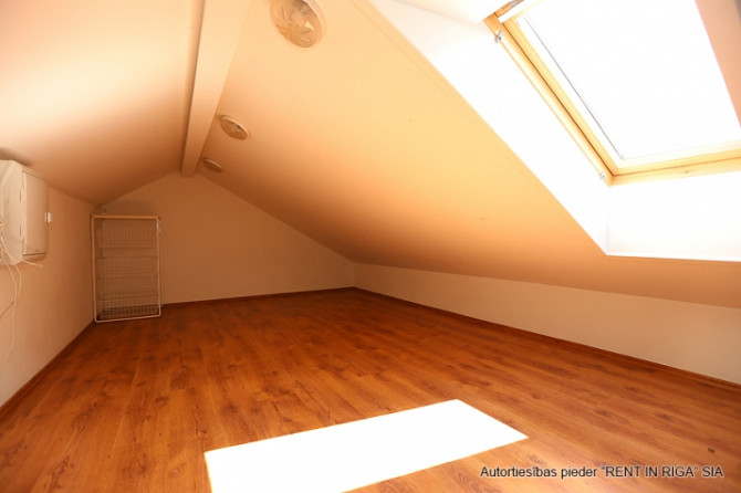 Tiek izīrēta sekciju rindu mājā  Rīgas visprestižākajā rajonā  Mežaparkā. Māja atrodas Rīga - foto 9