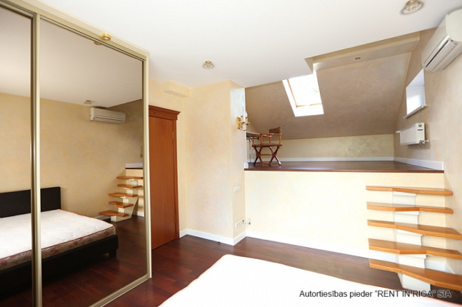 Tiek izīrēta sekciju rindu mājā  Rīgas visprestižākajā rajonā  Mežaparkā. Māja atrodas Rīga - foto 5