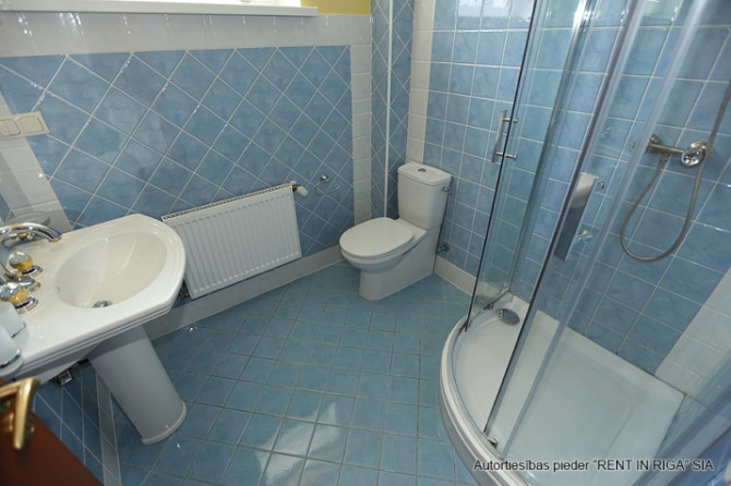 Tiek izīrēta sekciju rindu mājā  Rīgas visprestižākajā rajonā  Mežaparkā. Māja atrodas Rīga - foto 8