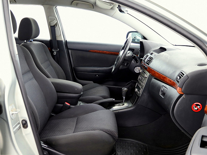 Toyota Avensis Linea Sol ATM 2.0 108kW Tallina - foto 6