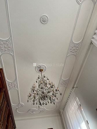 Fasādes māja, restaurēta māja, ieeja no ielas un pagalma, ir lifts, balkons, logi vērsti Rīga - foto 20