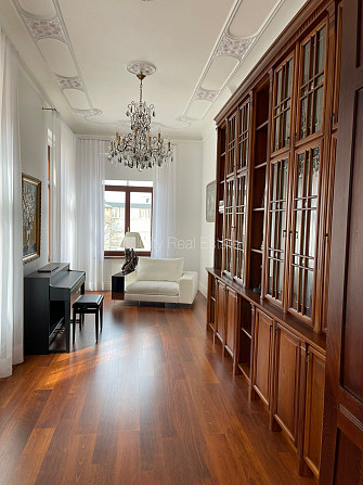 Fasādes māja, restaurēta māja, ieeja no ielas un pagalma, ir lifts, balkons, logi vērsti Rīga - foto 5