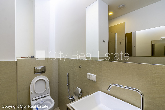 Pagalma ēka, renovēta māja, labiekārtota apzaļumota teritorija, ieeja no pagalma, ir lifts, Rīga - foto 12