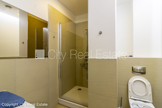 Pagalma ēka, renovēta māja, labiekārtota apzaļumota teritorija, ieeja no pagalma, ir lifts, Rīga - foto 11