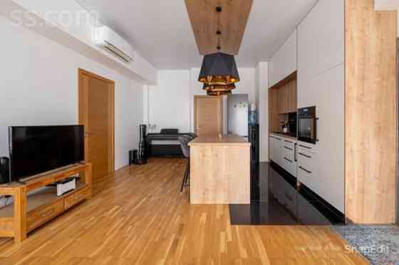 Просторная и элегантная 4-комнатная квартира с террасой и подземной парковкой Jūrmala