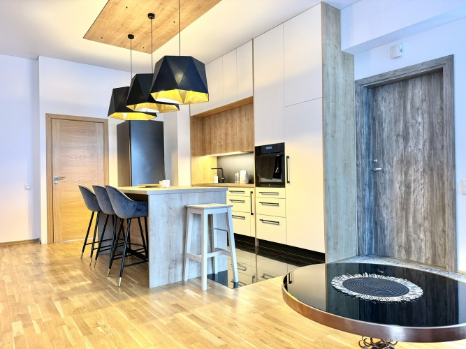 Plašs un elegantas apdares 4-istabu dzīvoklis ar terasi un pazemes stāvvietu  tikai 300 m no Jūrmala - foto 6