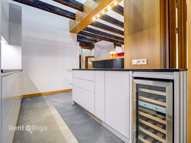 Полностью меблированная и оборудованная квартира на верхнем этаже с двумя Рига - изображение 10
