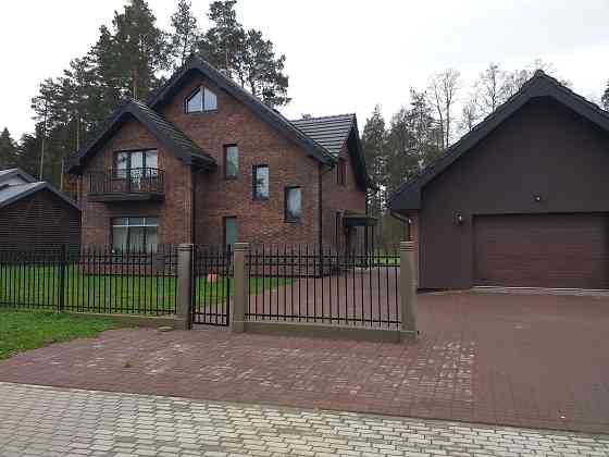 Elitārā ciematā “Jūras krasti” tiek piedāvāta jauna divstāvu privātmāja. Ciemats ir izvietots... Carnikava