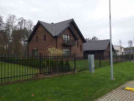 Elitārā ciematā “Jūras krasti” tiek piedāvāta jauna divstāvu privātmāja. Ciemats ir izvietots... Carnikava