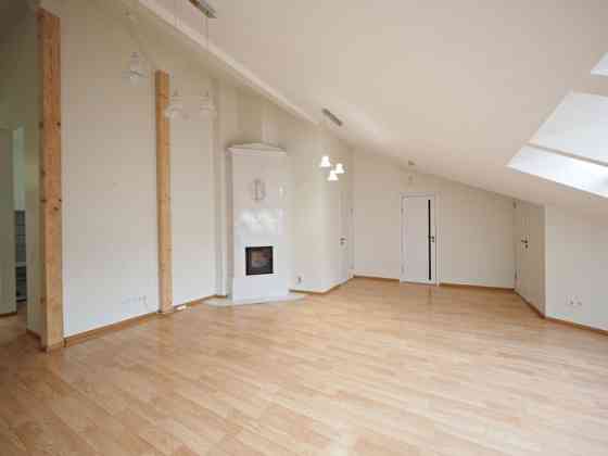 Продаётся элегантная и просторная 4-комнатная квартира в центре Риги. В Рига