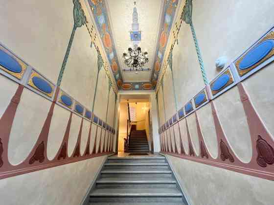 Продается квартира в отреставрированном здании в активном центре Риги, на тихой Рига