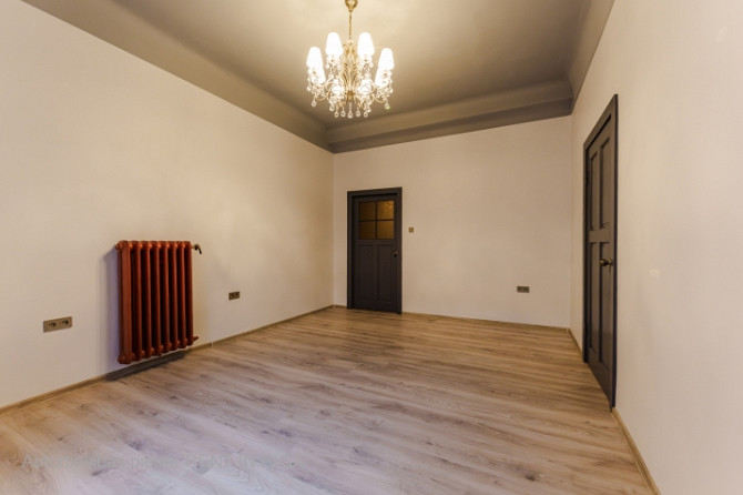 Trīs istabu dzīvoklis Rīgas centrā pretī Dailes teātrim. Dzīvoklis atrodas fasādes mājā, Rīga - foto 6