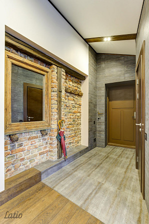 Īrei tiek piedāvāts mansarda dzīvoklis pašā pilsētas centrā. Līdzās veikali, kafejnīcas, Rīga - foto 5