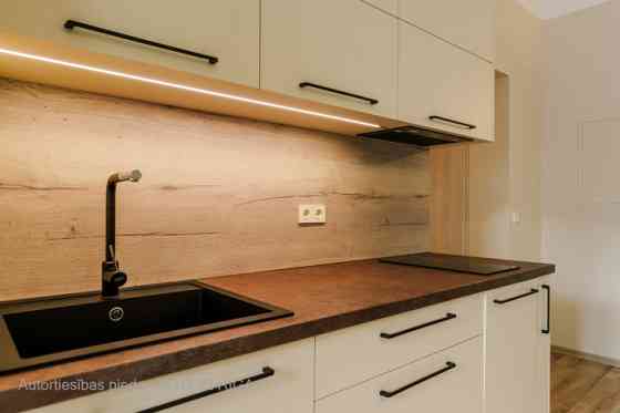 Аренда квартиры в тихом центре. 2 комнатная квартира с одной изолированной Rīga