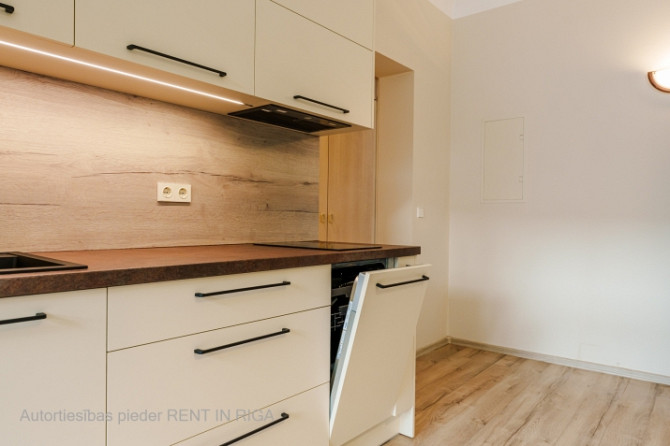 Mēbelēts divu istabu dzīvoklis klusajā centrā, renovētā ēkā, 5. stāvā (bez lifta). Rīga - foto 3