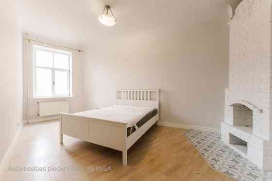 Apartment with complete renovation.  Located on the 5th floor of a pre-war building, no elevator. Th Rīga