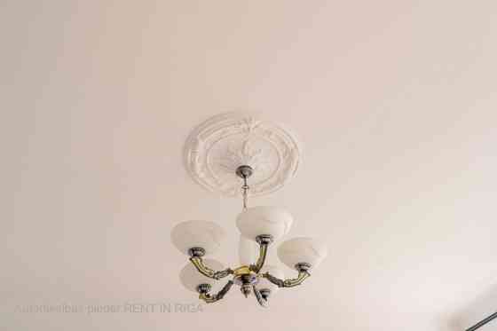 Apartment with complete renovation.  Located on the 5th floor of a pre-war building, no elevator. Th Rīga