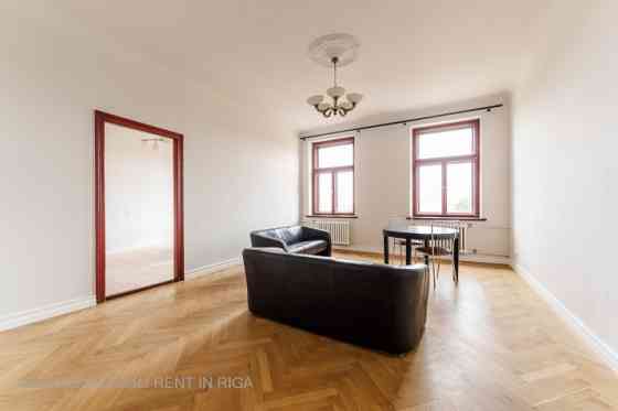 Apartment with complete renovation.  Located on the 5th floor of a pre-war building, no elevator. Th Rīga