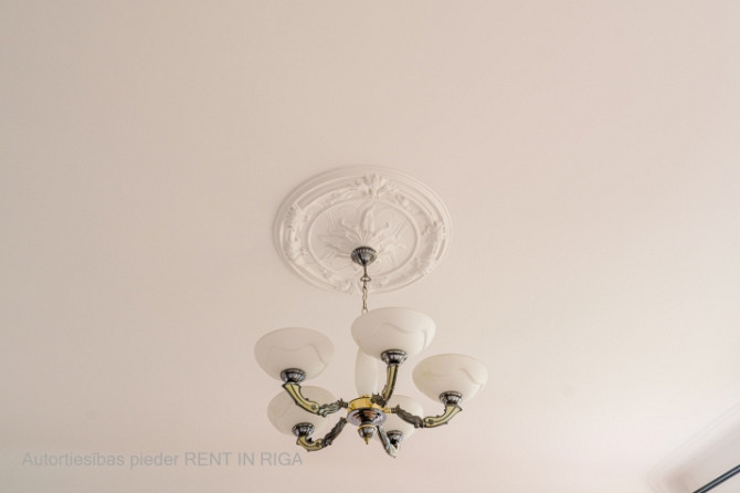 Dzīvoklis tikko pēc remonta.  Atrodas pirmskara ēkas 5.stāvā, lifts nav. Dzīvoklī ir 3 Rīga - foto 4