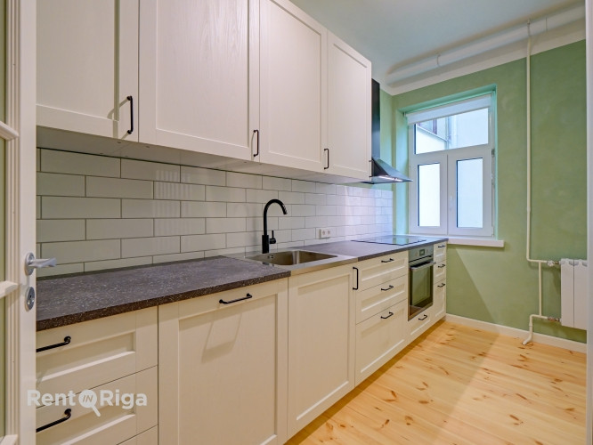 Īrei tiek piedāvāts renovēts dzīvoklis vēsturiskā ēkā.  + Ērts plānojums ar divām Rīga - foto 10