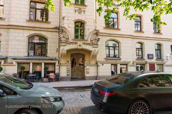 Общая площадь  154 м. Офис расположен на 5-м этаже элегантного офисного здания, Rīga