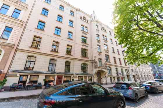 Общая площадь  154 м. Офис расположен на 5-м этаже элегантного офисного здания, Rīga