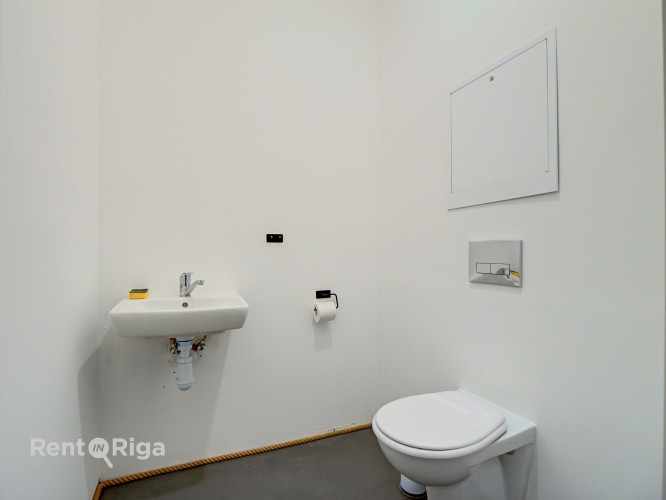 Pārdošanā komerctelpas fasādes mājā!  Piedāvājumā 1. stāva komerctelpas! Objekts atrodās Rīga - foto 3