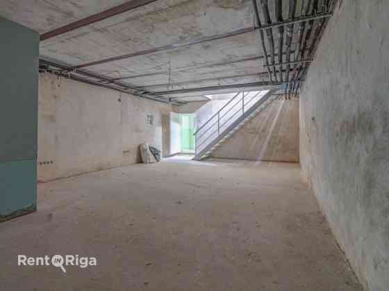 Продаются коммерческие помещения на 1 этаже + складское помещение на -1 этаже! Rīga