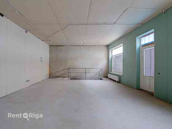 Продаются коммерческие помещения на 1 этаже + складское помещение на -1 этаже! Rīga