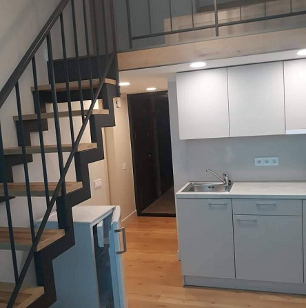 Rīga, Zasulauka ielā 28 tiek izīrēts divstāvu dzīvoklis. Dzīvokļa platība ir 23 kvadrātmetri.... Рига - изображение 1