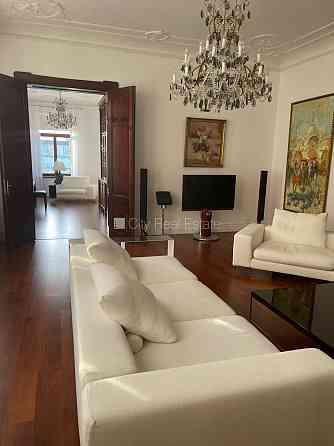 Фасадный дом, закрытый двор, место для машины, вход со двора, апартаменты люкс 161 Рига